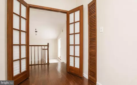 Entry Way - 115 E West St, Baltimore, MD 21230 photo 4 of 6