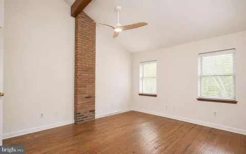 Entry Way - 115 E West St, Baltimore, MD 21230 photo 5 of 6