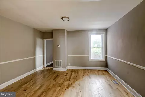 Living - 4320 Berger Ave, Baltimore, MD 21206 photo 2 of 4