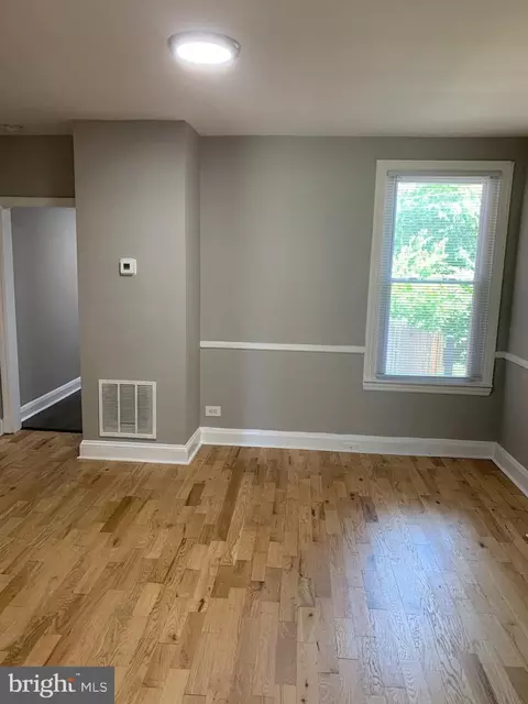 Living - 4320 Berger Ave, Baltimore, MD 21206 photo 3 of 4
