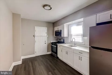 Entry Way - 4320 Berger Ave, Baltimore, MD 21206 photo 1 of 3