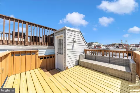 Exterior - 922 S Decker Ave, Baltimore, MD 21224 photo 8 of 10