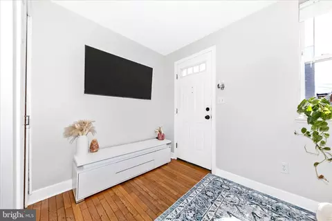 Entry Way - 922 S Decker Ave, Baltimore, MD 21224 photo 1 of 6
