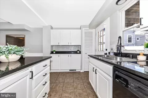 Kitchen - 922 S Decker Ave, Baltimore, MD 21224 photo 3 of 4