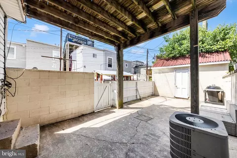 Exterior - 922 S Decker Ave, Baltimore, MD 21224 photo 4 of 10