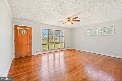 Living - 6216 Mcclean Blvd, Baltimore, MD 21214 photo 1 of 5