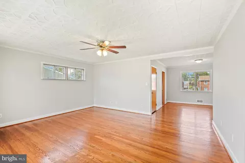 Living - 6216 Mcclean Blvd, Baltimore, MD 21214 photo 2 of 5