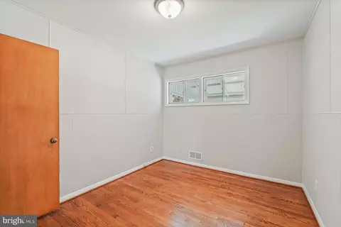 Bedroom - 6216 Mcclean Blvd, Baltimore, MD 21214 photo 4 of 4