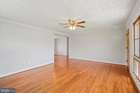 Living - 6216 Mcclean Blvd, Baltimore, MD 21214 photo 4 of 5