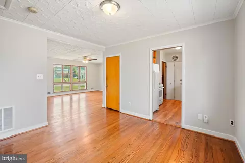 Living - 6216 Mcclean Blvd, Baltimore, MD 21214 photo 3 of 5