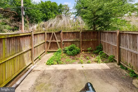 Exterior - 608 E 33rd St, Baltimore, MD 21218 photo 3 of 5