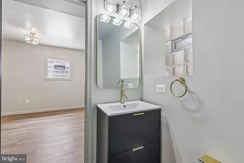 Bath - 761 E 36th St, Baltimore, MD 21218 photo 4 of 4
