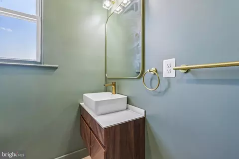 Bath - 761 E 36th St, Baltimore, MD 21218 photo 3 of 4