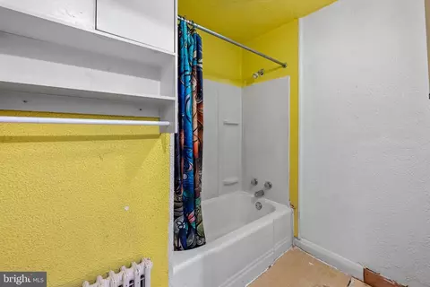 Bath - 4140 6th St, Baltimore, MD 21225 photo 2 of 2