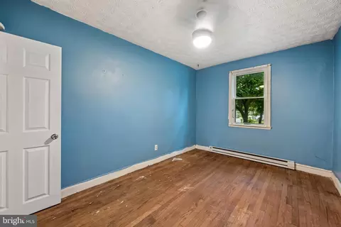 Bedroom - 4140 6th St, Baltimore, MD 21225 photo 4 of 11
