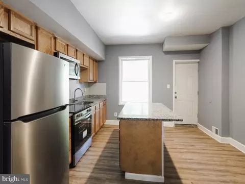 Entry Way - 2410 Frederick Ave, Baltimore, MD 21223 photo 5 of 11