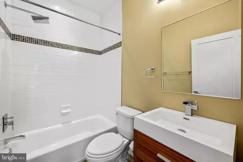 Bath - 705 S Durham St, Baltimore, MD 21231 photo 1 of 2