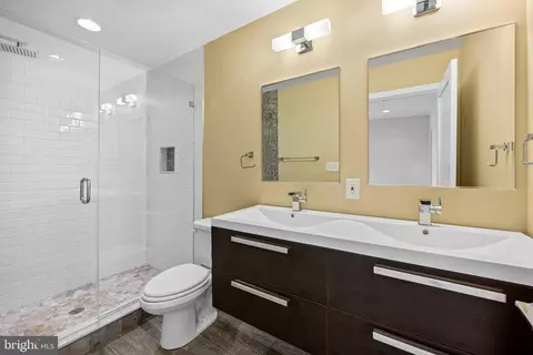 Bath - 705 S Durham St, Baltimore, MD 21231 photo 2 of 2