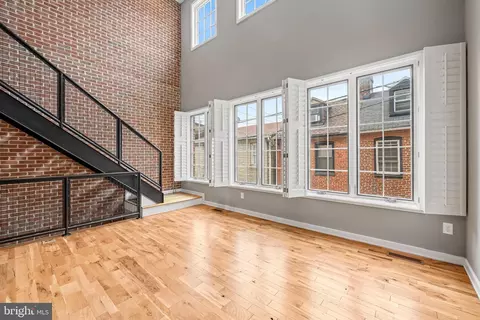Living - 705 S Durham St, Baltimore, MD 21231 photo 1 of 2