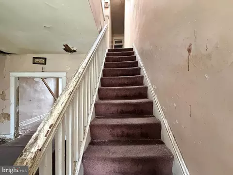 Entry Way - 3833 Beehler Ave, Baltimore, MD 21215 photo 5 of 7