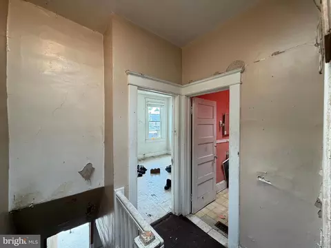 Entry Way - 3833 Beehler Ave, Baltimore, MD 21215 photo 6 of 7