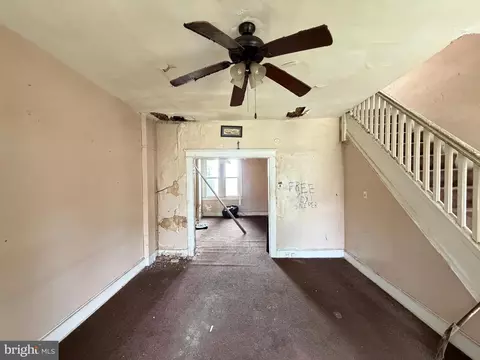 Entry Way - 3833 Beehler Ave, Baltimore, MD 21215 photo 2 of 7
