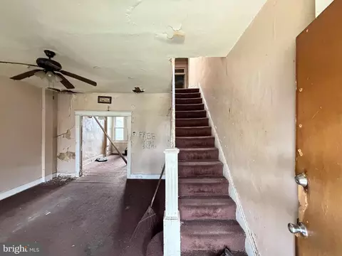Entry Way - 3833 Beehler Ave, Baltimore, MD 21215 photo 1 of 7