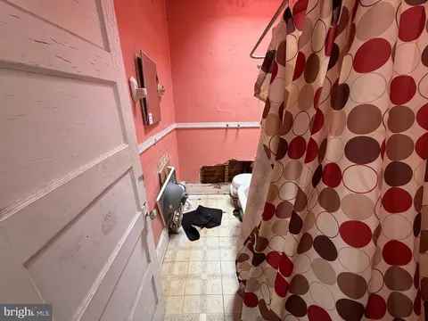 Bath - 3833 Beehler Ave, Baltimore, MD 21215 photo 2 of 2
