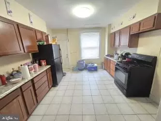 637 E 29th St, Baltimore, MD 21218