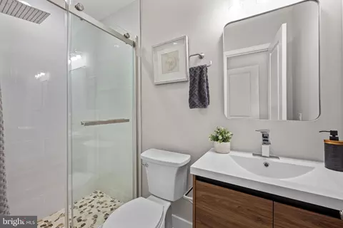 Bath - 410 E Fort Ave, Baltimore, MD 21230 photo 4 of 4