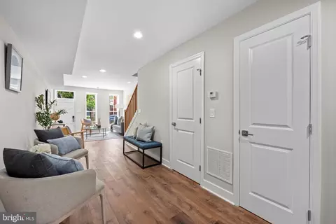 Entry Way - 410 E Fort Ave, Baltimore, MD 21230 photo 1 of 5