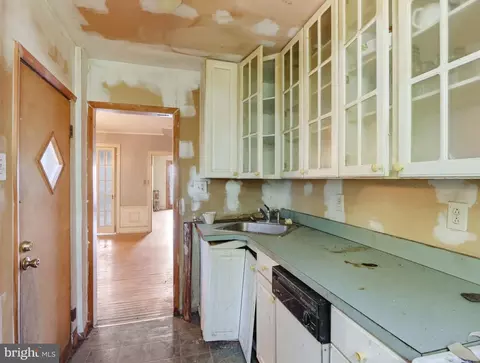 Entry Way - 916 E 36th St, Baltimore, MD 21218 photo 3 of 4