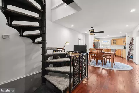 Entry Way - 3200 E Lombard St, Baltimore, MD 21224 photo 5 of 16