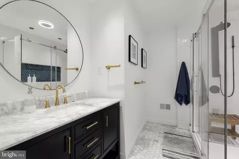 Bath - 3200 E Lombard St, Baltimore, MD 21224 photo 1 of 14