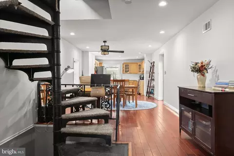 Entry Way - 3200 E Lombard St, Baltimore, MD 21224 photo 6 of 16
