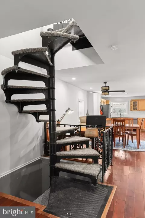 Entry Way - 3200 E Lombard St, Baltimore, MD 21224 photo 7 of 16
