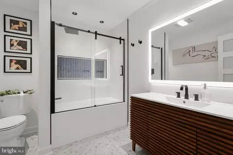 Bath - 3200 E Lombard St, Baltimore, MD 21224 photo 7 of 14