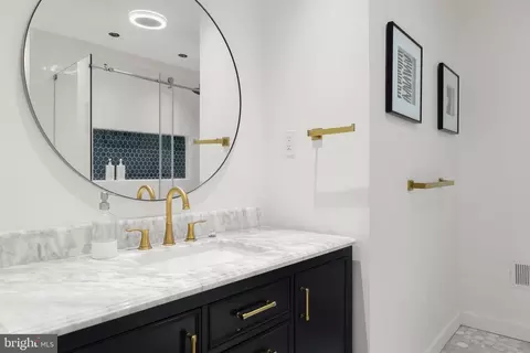 Bath - 3200 E Lombard St, Baltimore, MD 21224 photo 2 of 14