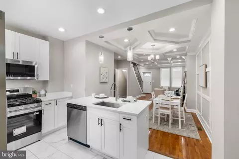 Entry Way - 145 N Monastery Ave, Baltimore, MD 21229 photo 3 of 12