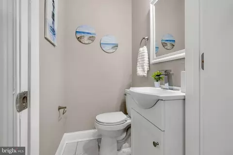 Entry Way - 145 N Monastery Ave, Baltimore, MD 21229 photo 2 of 12