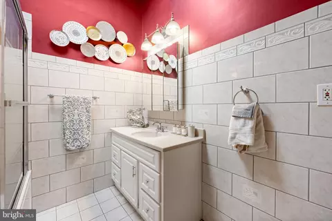 Bath - 3527 Falls Rd, Baltimore, MD 21211 photo 3 of 3