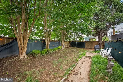 Exterior - 3527 Falls Rd, Baltimore, MD 21211 photo 6 of 8