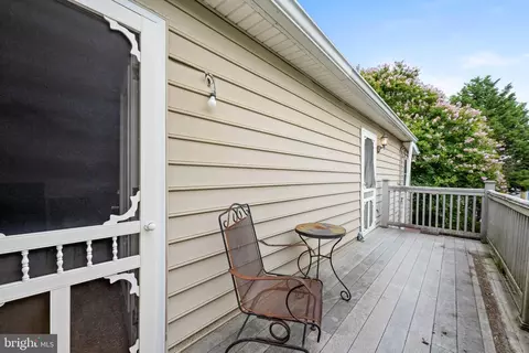 Exterior - 3527 Falls Rd, Baltimore, MD 21211 photo 5 of 8