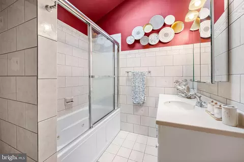 Bath - 3527 Falls Rd, Baltimore, MD 21211 photo 2 of 3