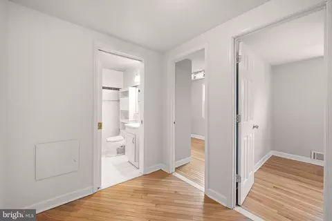 Entry Way - 3527 Falls Rd, Baltimore, MD 21211 photo 2 of 3