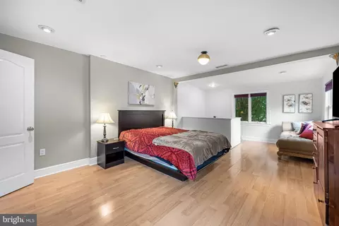 Bedroom - 3527 Falls Rd, Baltimore, MD 21211 photo 3 of 3