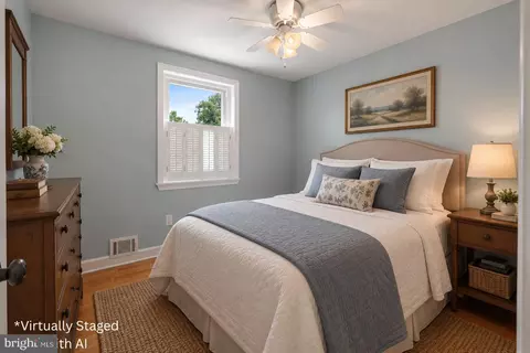 Bedroom - 3527 Falls Rd, Baltimore, MD 21211 photo 3 of 6