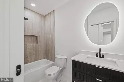 Bath - 126 N Mount St, Baltimore, MD 21223 photo 1 of 5