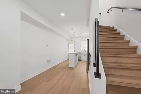 Entry Way - 126 N Mount St, Baltimore, MD 21223 photo 5 of 13