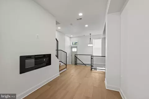 Entry Way - 126 N Mount St, Baltimore, MD 21223 photo 7 of 13